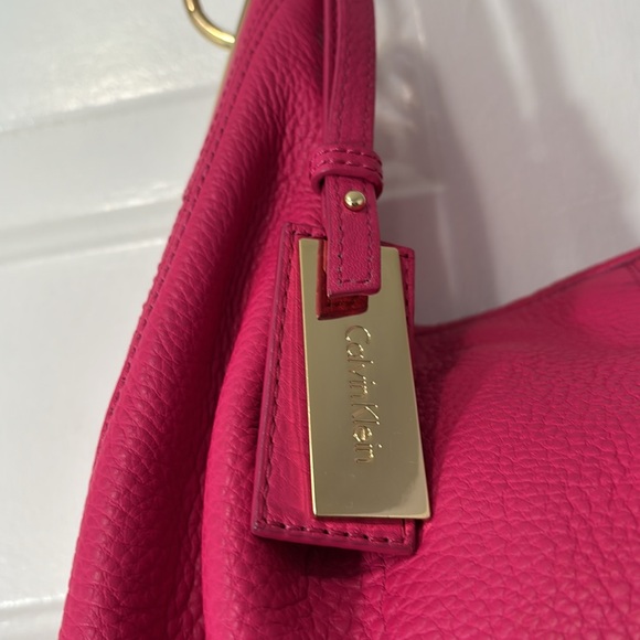 Calvin Klein brand leather bag - Picture 2 of 8